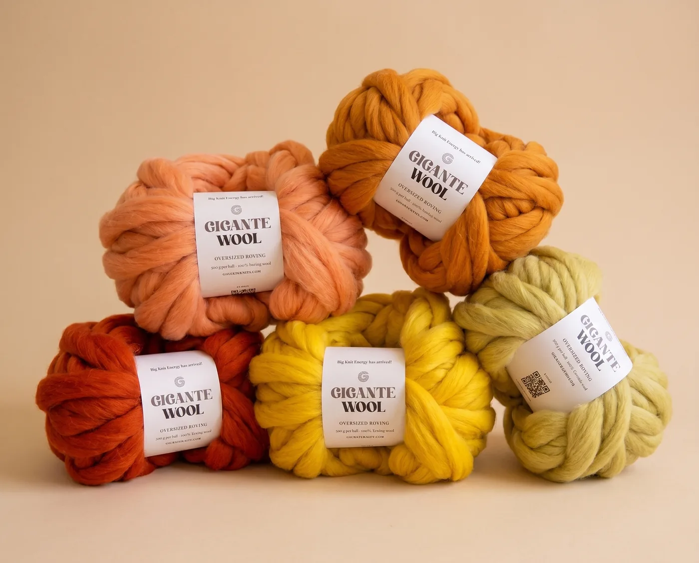 Gigante Wool in warm tones: peach, marigold, rust, sun-yellow and sage oversized roving